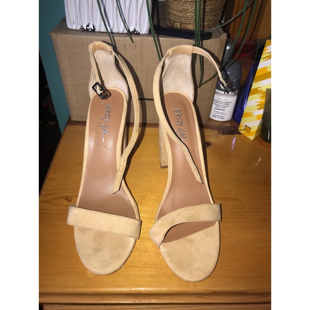 NUDE HEELS